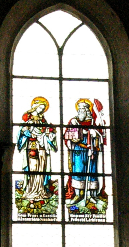 Glasfenster hinter der Orgel