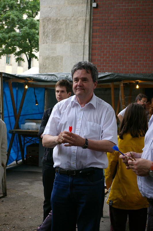 Ernst nimmt Ma�