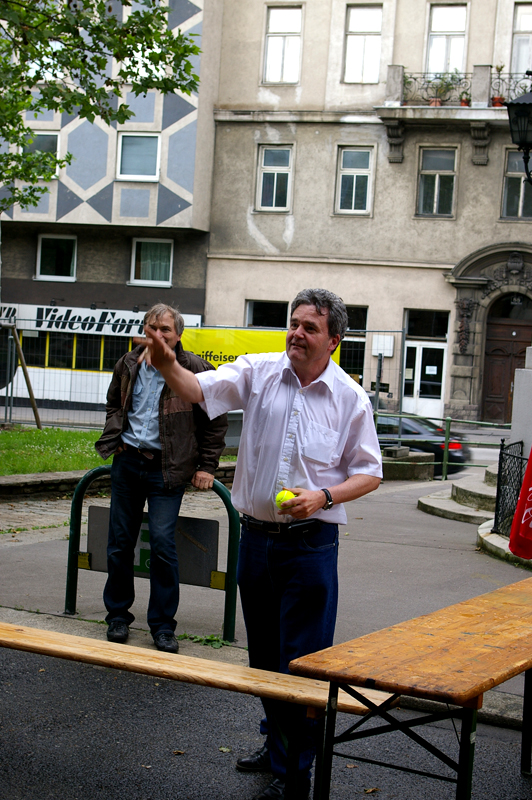 Ernst beim Dosenschie�en