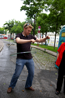 Marcus beherrscht den Hula Hoop-Reifen