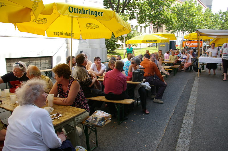 Unsere G�ste steigern flei�ig mit